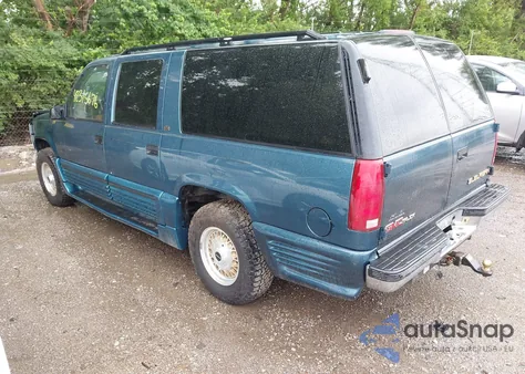 1995 GMC Suburban K1500 z USA, uszkodzony, nr VIN 1GDFK16K8SJ741041